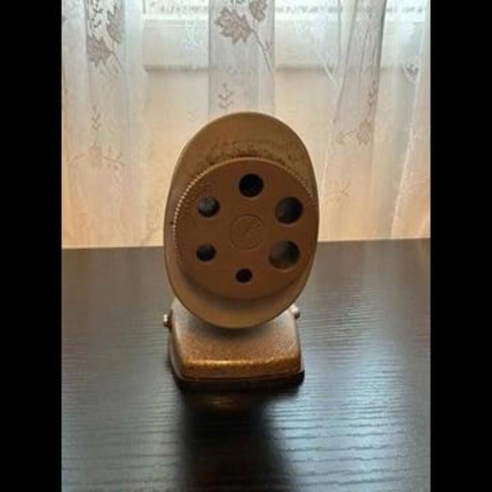 Retro Industrial-Style Manual Pencil Sharpener - A Classic Desk Accessory